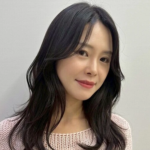 【ミディアム・30代大人の髪型】秋のトレンドへア・くびれレイヤー