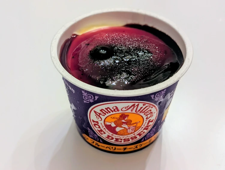 【ファミマ限定アイス】アンナミラーズ監修！ダッチアップルパイ・ブルーベリーチーズケーキアイス2種を食べ比べしてみた #BAILAアイス部_5