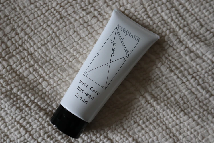 BRADELIS New York ブラデリス　ニューヨーク　表参道　フィッティング　体験　補整下着　育乳　バストケア　マッサージ　クリーム　保湿