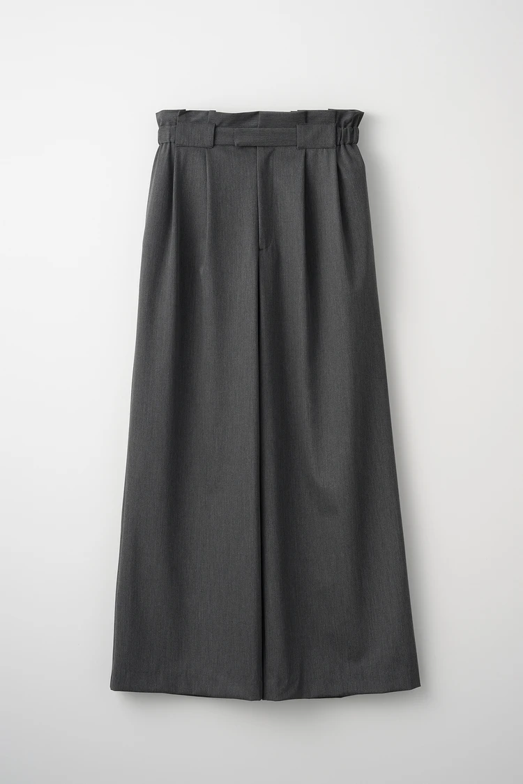 アウディーレ　Smart tuck pants　￥26400　Gray