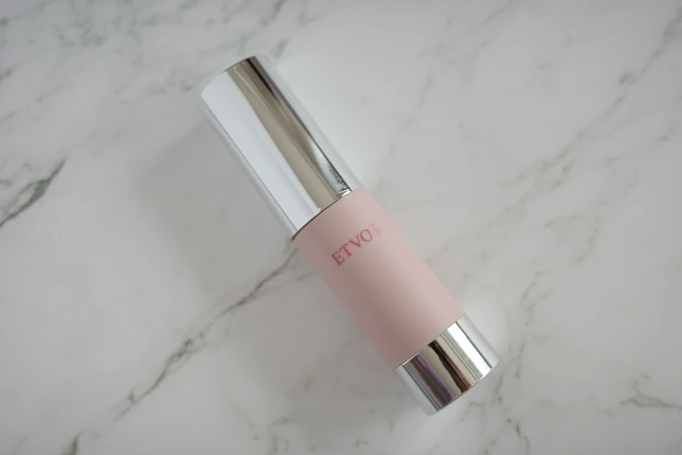 ミネラルインナートリートメントベース マカロンピンク SPF31 PA+++