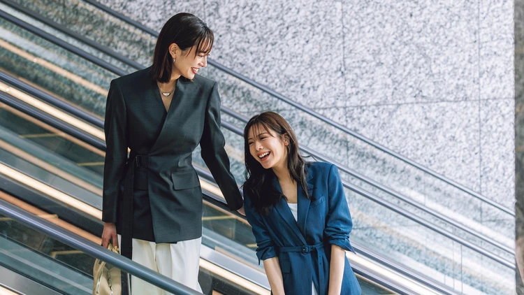 【ジャケットコーデ】最旬ベルトマークでバランス刷新。スタイルアップも同時にかなえて【BAILA今日のコーデ】