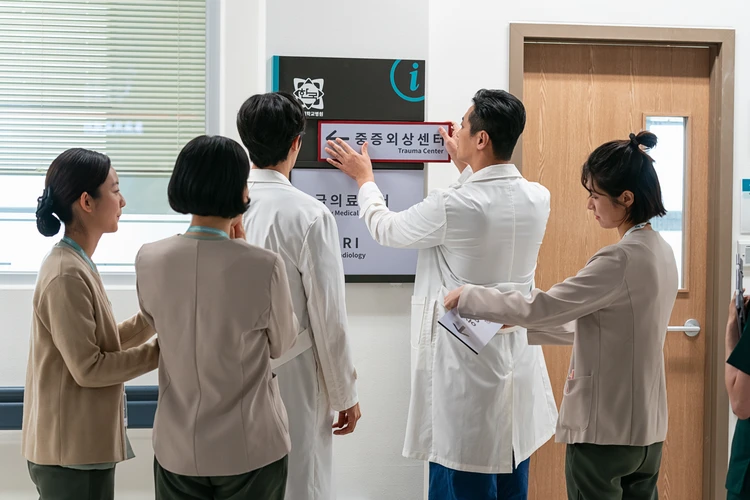 トラウマコード：重症外傷センターチームの集合写真