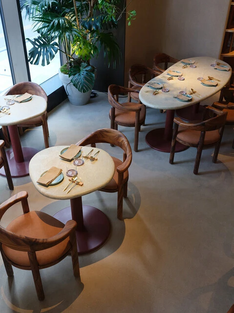 Pizza 4P’s 麻布台ヒルズ おしゃれな内観