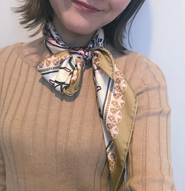 いつものニットが新顔に♡スカーフアレンジ_2