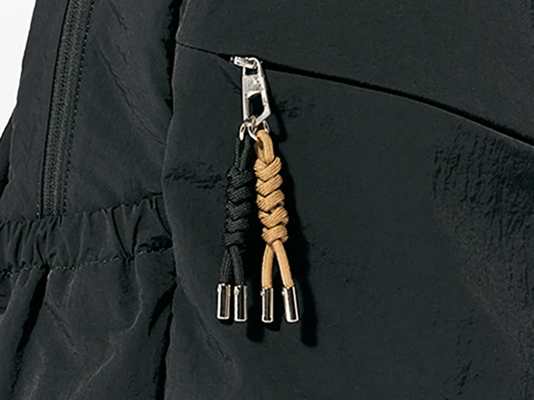 取り外し可能なチャームつき