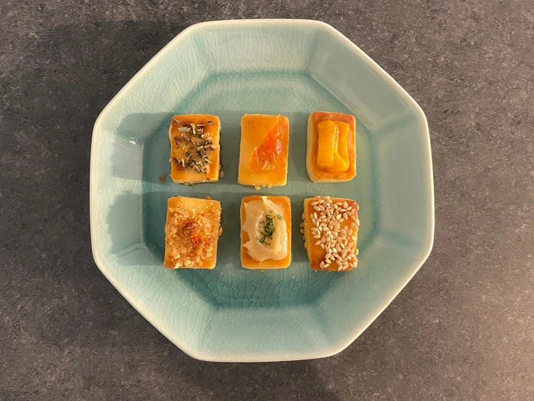 お皿にチーズを6種類乗せてみた