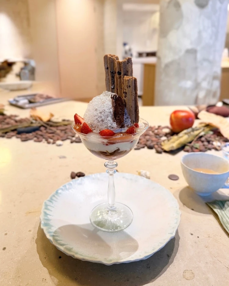 nib teal いちごパフェ 苺 東京パフェ チョコレートとアイス