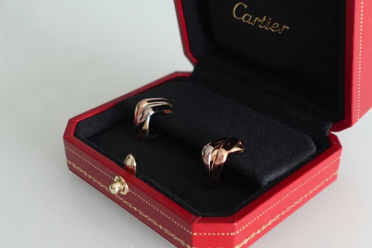 【カルティエ(Cartier)】「トリニティ クッション イヤリング」を30代エディターがご褒美買い! 購入の決め手は? 着用写真も【エディターズピック】