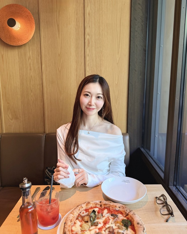 GU　ドレープネックT　プチプラ　オフショル　人気トップス 大人カジュアル