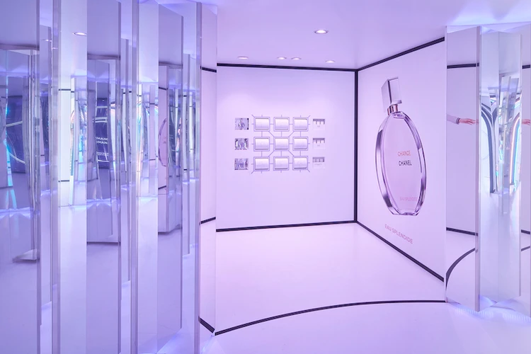 「シャネル チャンス オー スプランディド 特別イベント」の会場内（ゲームを楽しめる部屋）