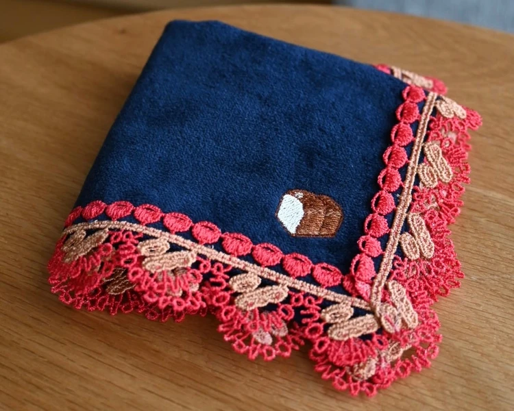 【近沢レース店×ポンパドウル】横浜エリアの最強コラボ！ 「パン・ドゥ・ミー柄」のハンカチが可愛い♡【エディターズピック】
