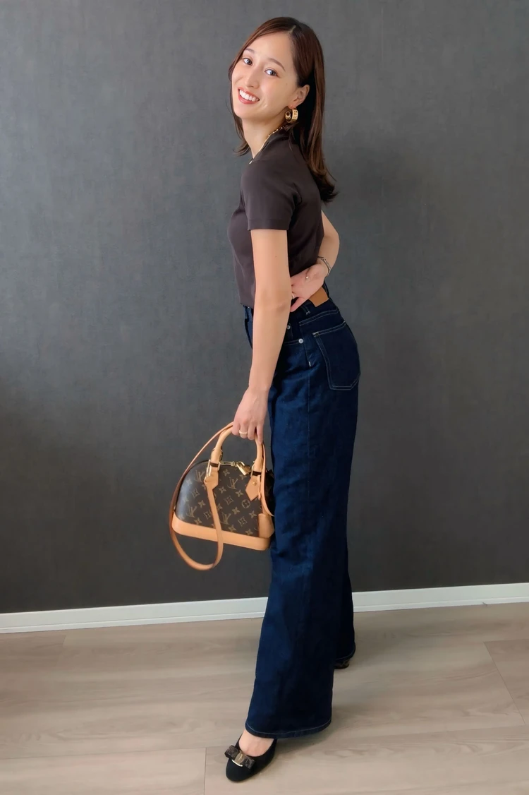 【UNIQLO】クルーネックTダークブラウン　コーディネート