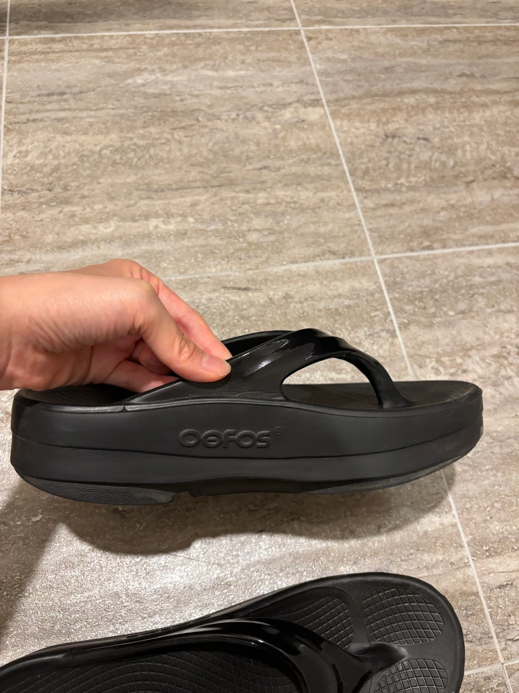 厚底OOFOSがちょっとしたお出かけに便利＆疲れ知らず　Nikeの厚底サンダルと比較してみた_3