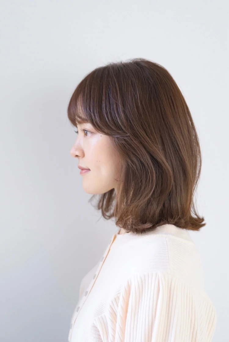 30代髪型・ミディアムのサイド