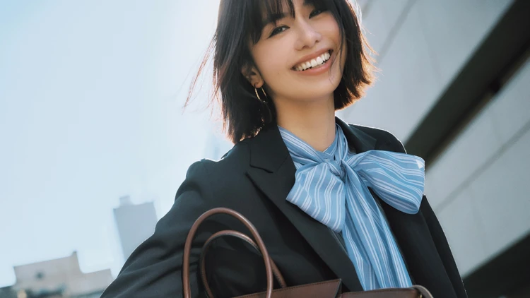 【ジャケットコーデ】カーディガン感覚で羽織れる軽やかボクシージャケットが活躍【BAILA今日のコーデ】