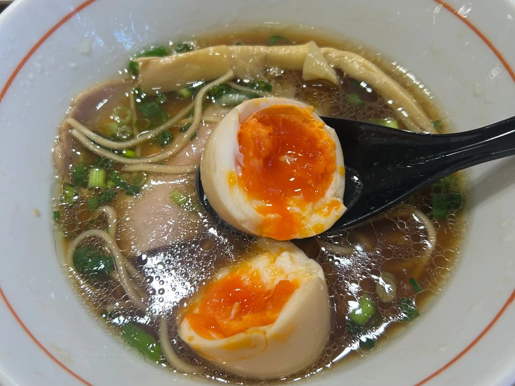 特製中華そばの味玉アップ