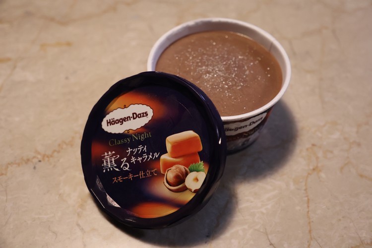 ハーゲンダッツ新作　Classy Night　香るショコラ マール・ド・シャンパーニュ　薫るナッティキャラメル スモーキー仕立て