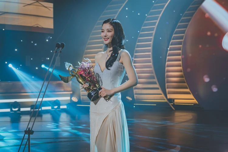【働く30代におすすめの韓国ドラマ】瞬きすら奪うキム・ユジョンの圧倒的演技力と美に飲み込まれるロマンス・スリラー『親愛なるＸ』