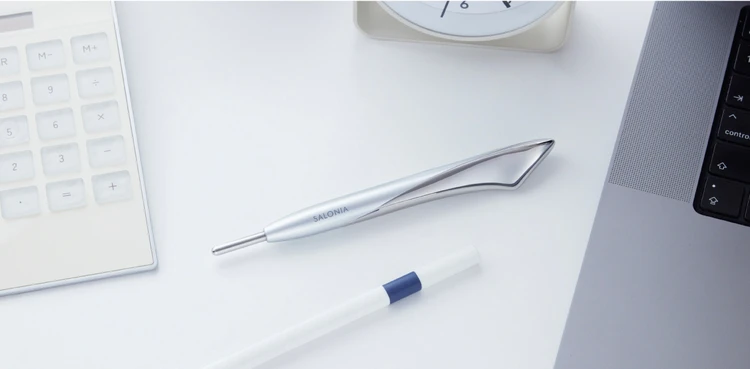 【BAILA公式Instagramフォロー&いいねキャンペーン】マイクロカレント＆カッサ機能搭載のペン型美顔器「SALONIA フェイスカレントポインター」を合計1名様にプレゼント！