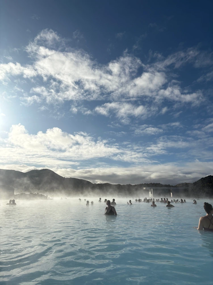 火山に囲まれて泥パック！？ 北欧・アイスランドの絶景温泉『BLUE LAGOON』を完全レポ #旅行部_3