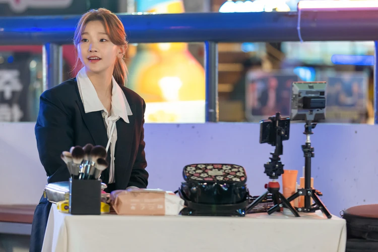 青春の記録 メイク修行中のジョンハ(パク・ソダム)