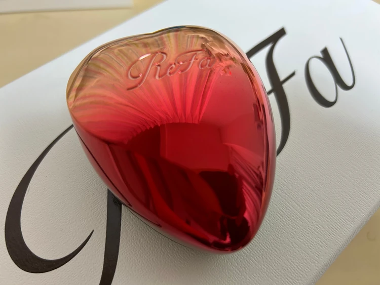 【リファ愛用者が本音レビュー】リファハートブラシで叶うサラツヤ髪!秘密の3段ピンと持ち運びの魅力、プレゼントにも!_5