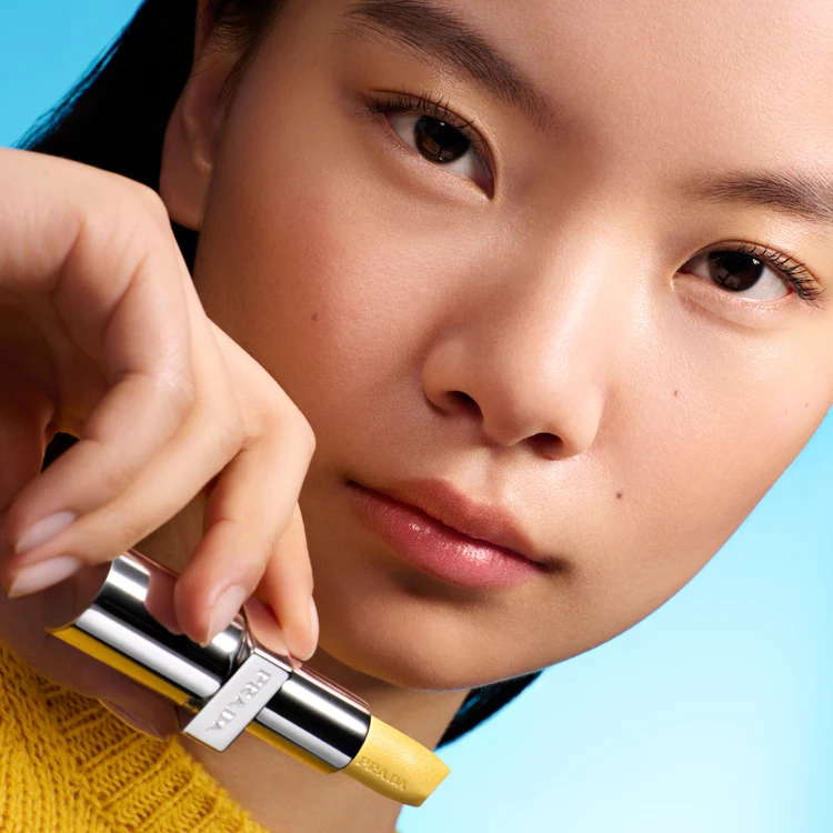 リップ バーム フロスティング ケア モデルビジュアル