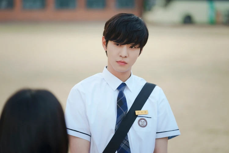 いつかの君に ヒロインの死別した恋人とそっくりな男子高校生との出会いのシーン