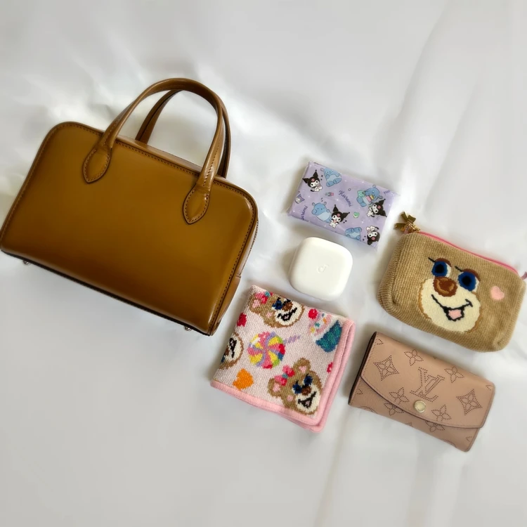 TOUT Y EST（トゥティエ）SAC LOQUET MINIの容量 ミニ財布やポーチが入るサイズ感