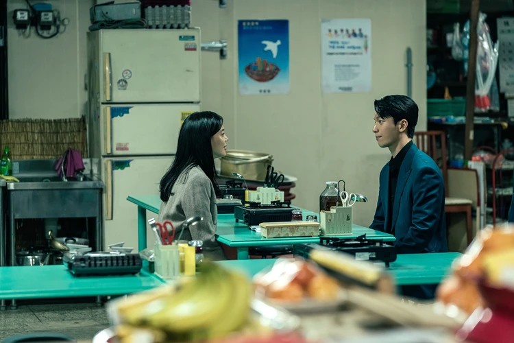 最悪の悪 ウィジョン(イム・セミ)とギチョル(ウィ・ハジュン)の2ショット