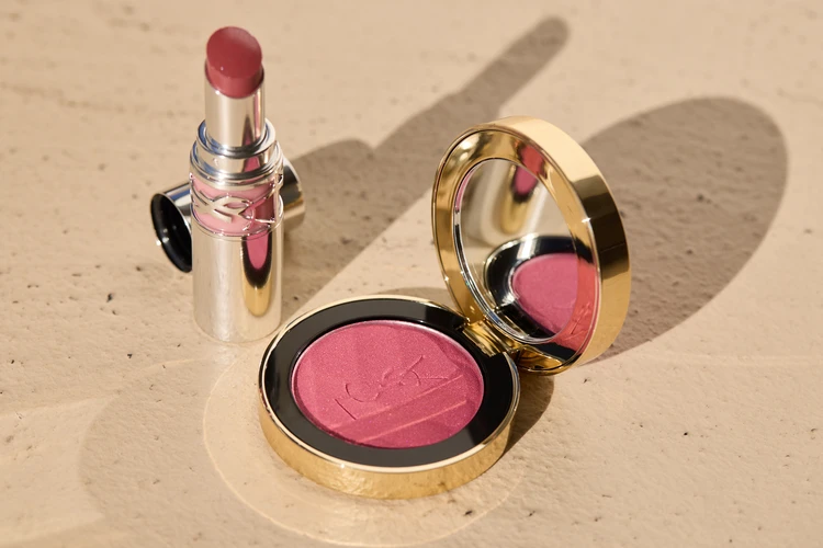 貴島明日香】『YSL（イヴ・サンローラン・ボーテ）』のチークで作る