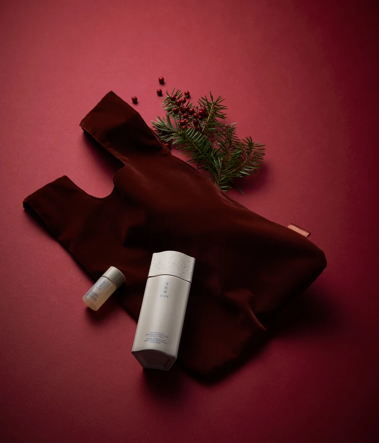 2025　クリスマスコフレ　ホリデー　限定品　KOSE　コーセー　雪肌精 BLUE ディープブレス メディテーション アロマ ミスト リミテッドキット ￥5500（2025年12月1日数量限定発売） セット内容：雪肌精 BLUE ディープブレス メディテーション アロマ ミスト 100mL (現品)、雪肌精BLUE  ファーミング アロマ ボディ オイル 14mL (ミニサイズ）、雪肌精 BLUE オリジナルバッグ(横240×縦440㎜ 持ち手含む)　