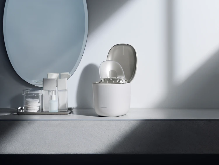 プレゼント　BAILA　バイラ　『パナソニック』の「スキンアクト スチーマー マルチ」　イメージ写真