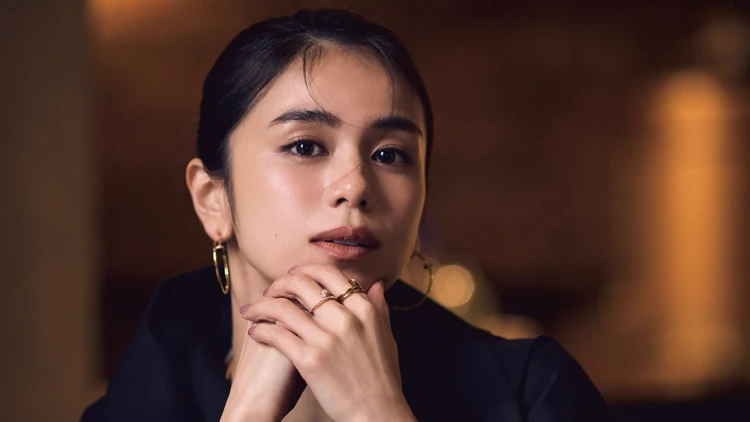 【上質ウォッチ＆ジュエリーコーデ】冬の着こなしに品格を添える憧れの名品ウォッチ【BAILA今日のコーデ】