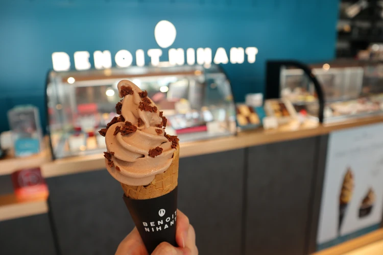 BENOIT NIHANT　ブノワ　ニアン　虎ノ門　ヒルズ　グラスロック　ソフトクリーム　限定　チョコレート　テイクアウト