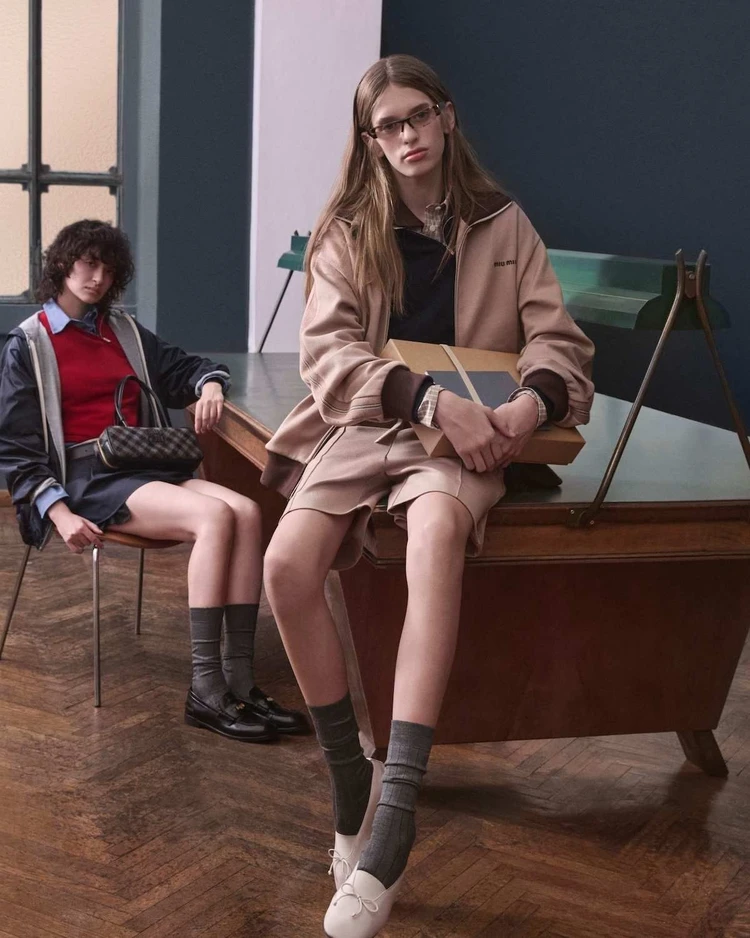 ミュウミュウ ポップアップ ジャケットコーデ