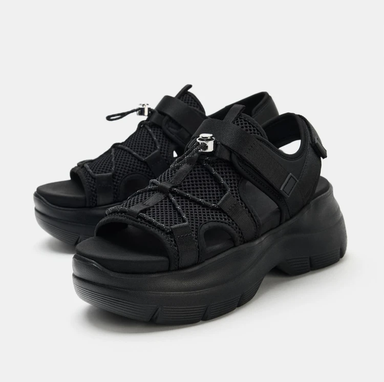 ZARA チャンキーヒールストラップディテールミュールスニーカー　¥8,590