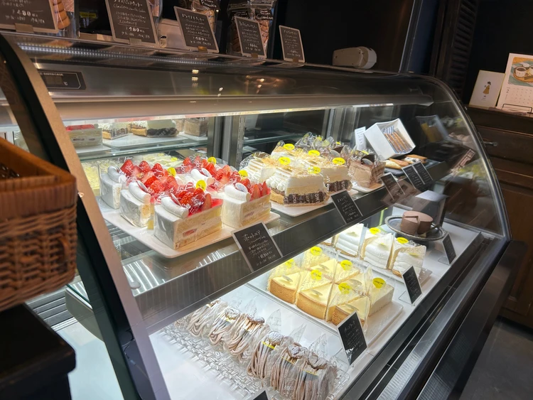 ここでしか食べられない味。サクサク生地と濃密クリームのレモンパイ | 東京・吉祥寺の老舗「LEMON DROP」_4