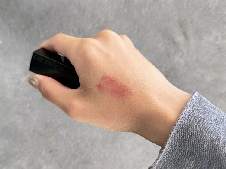 カネボウ ルージュスターヴァイブラント V02 手元スウォッチ