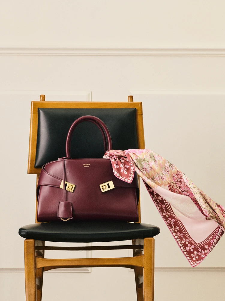 フェラガモ スカーフ