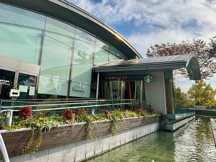 平日が狙い目！何度も行列で断念した丸の内カフェについにGO｜Café1894_7