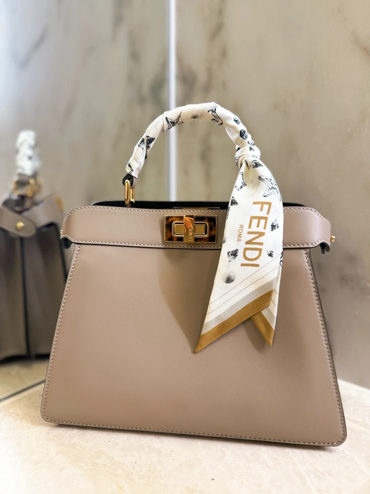 FENDI フェンディ ピーカブー
