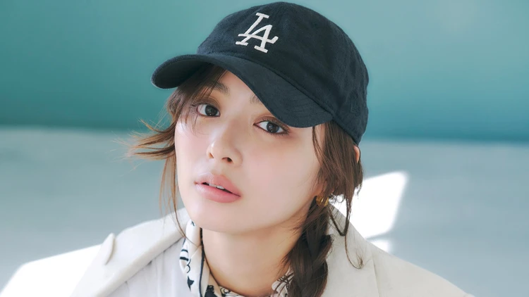 【キャップコーデ】ジャケット×デニムもキャップ合わせでより鮮度高く【BAILA今日のコーデ】