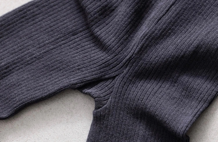 【脱・黒タイツ】冬のコーデを格上げするTabioの”グレーリブタイツ”_4