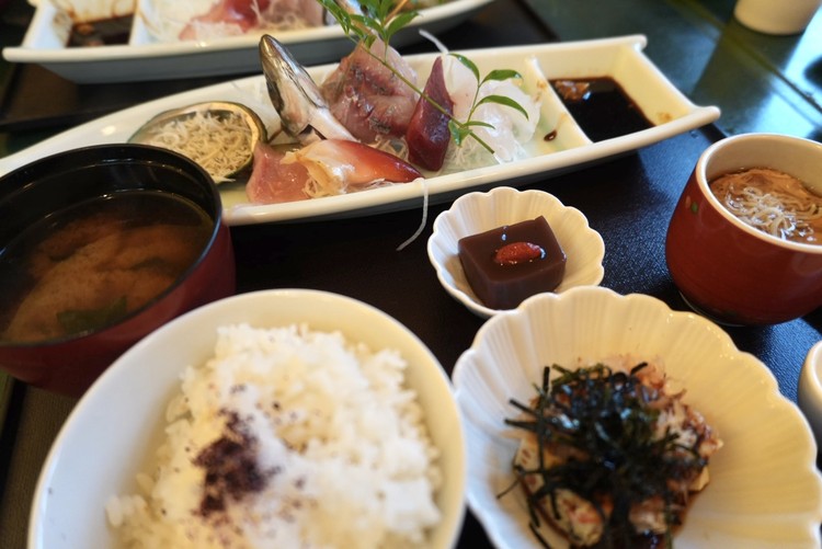 魚寅のお刺身定食