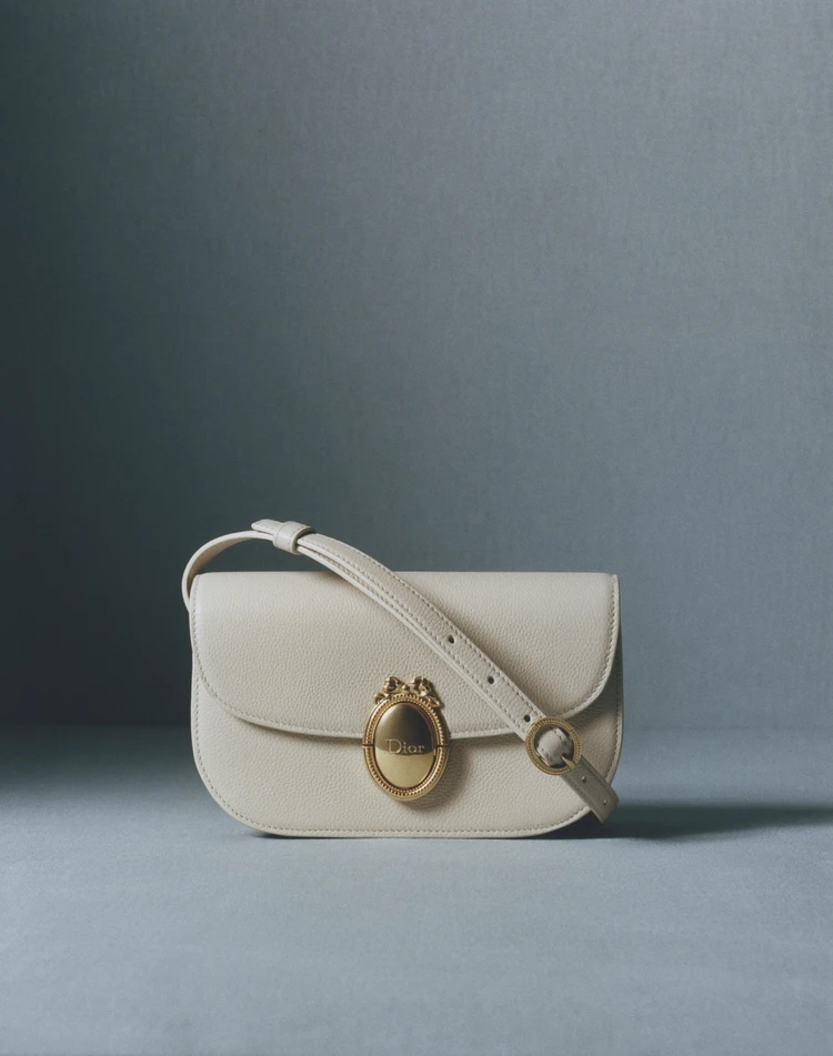 ディオール メダリオン　フラップバッグ