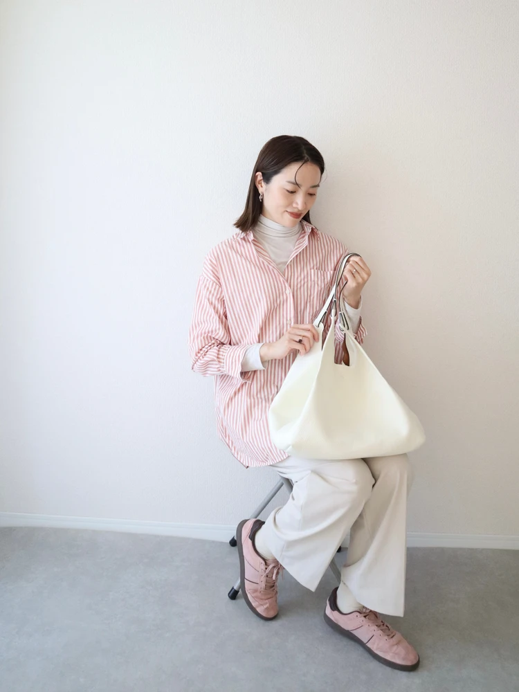 ユニクロ　UNIQLO　ZARA　ザラ　ピンク　シャツ　ストライプ　ホワイト　タートルネック　スニーカー　コーデ　コーディネート　冬　12月　30代