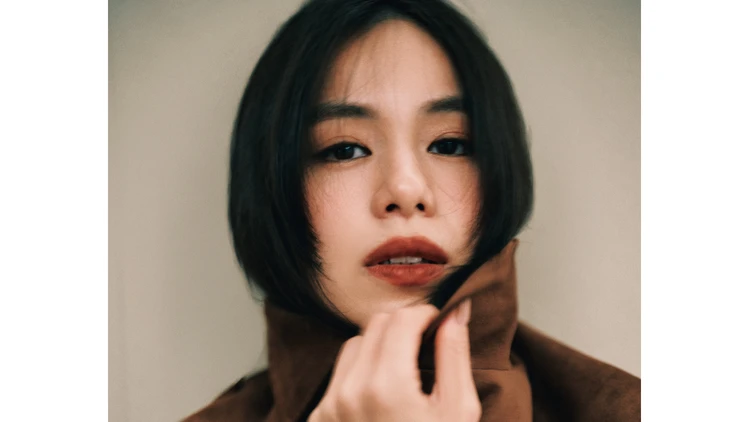 佐藤晴美が選ぶ、この秋の2大トレンド｜リュクスな「スウェード」とモードな「レース」をデイリーに