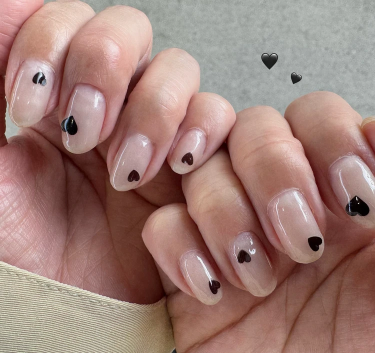 【セルフジェルネイル】トレンドのハートネイルはニュアンスカラーが大人可愛い🤍_1